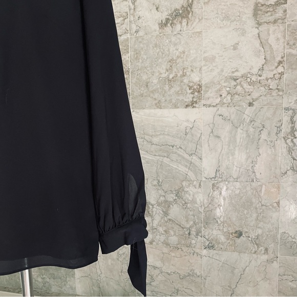 Pixley Twist Keyhole Tie Sleeve Top - Picture 4 of 8